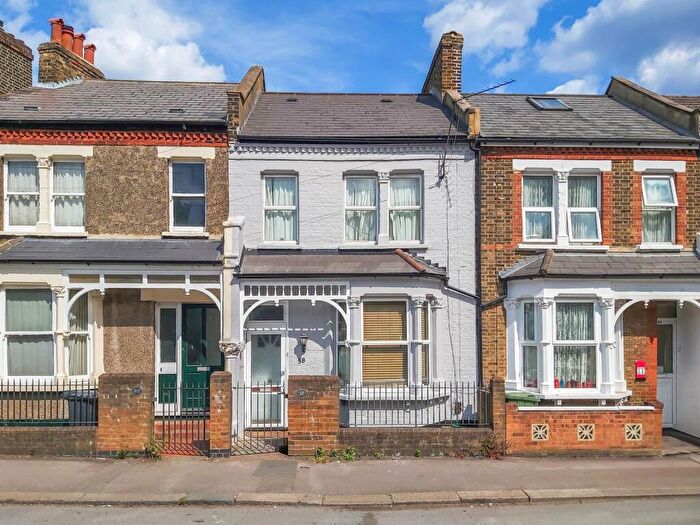 3 Bedroom Terraced House For Sale In Doggett Road, Catford, SE6
