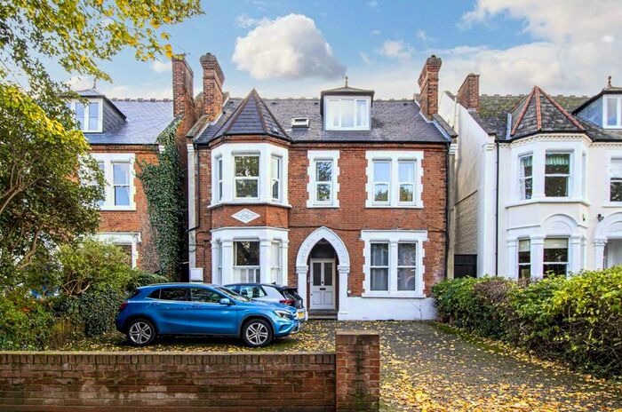 2 Bedroom Flat To Rent In Mount Park Road, London, W5