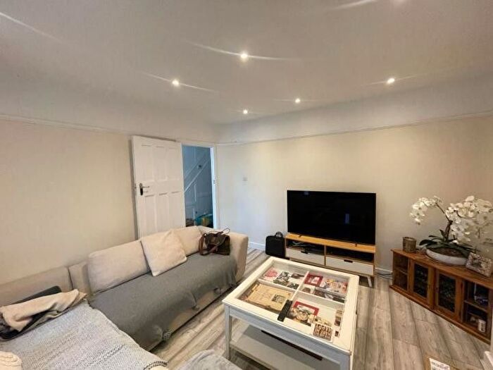 4 Bedroom Semi-Detached House To Rent In North Avenue, North Harrow, Harrow, Greater London, HA2