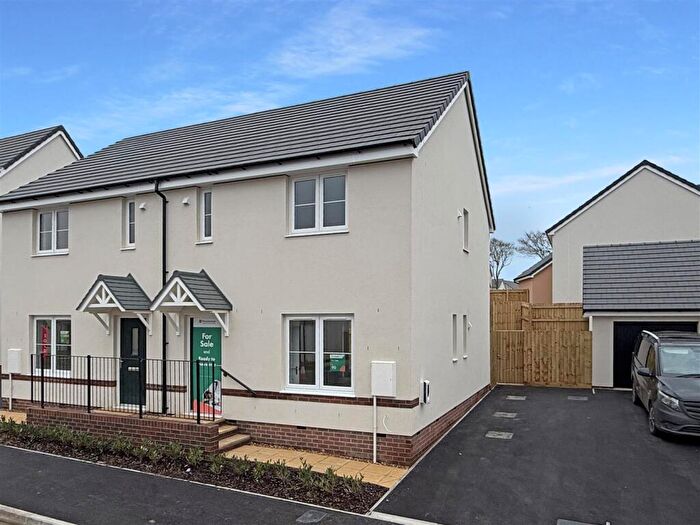 3 Bedroom Semi-Detached House For Sale In Abbotsham Park, Bideford, EX39