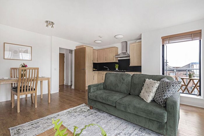 2 Bedroom Flat For Sale In Hercules Place, N7
