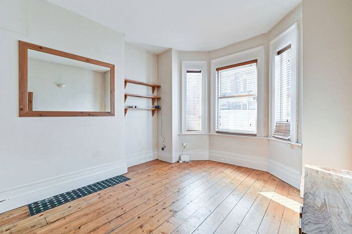 1 Bedroom Flat For Sale In Dafforne Road, Tooting Bec, London, SW17