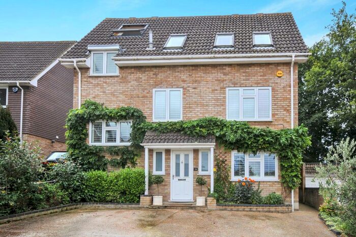 4 Bedroom Detached House To Rent In Rolvenden Gardens, BR1