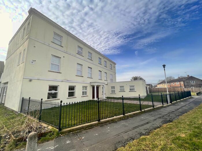 2 Bedroom Flat To Rent In Whitbourne Avenue, Swindon, SN3