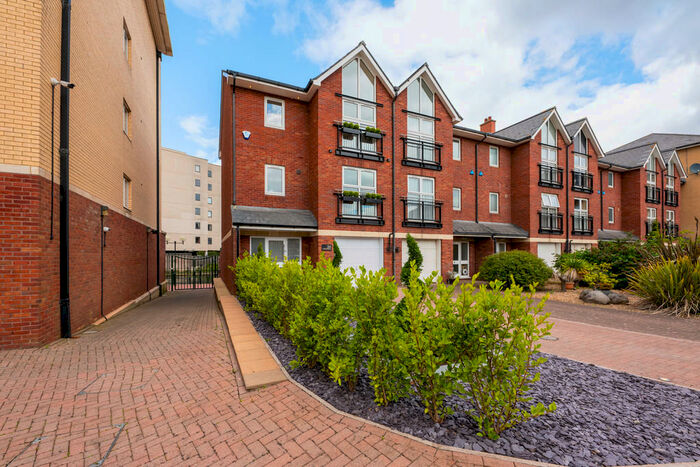 4 Bedroom Town House To Rent In Adventurers Quay, Cardiff Bay, Cardiff, CF10