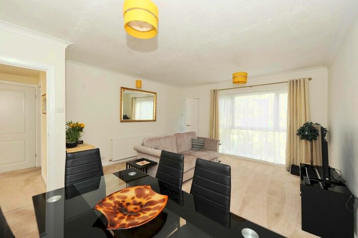 2 Bedroom Flat To Rent In Kaduna Close, Eastcote, Pinner, HA5