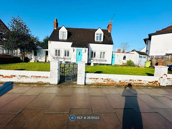 3 Bedroom Detached House To Rent In Imperial Drive, Harrow, HA2