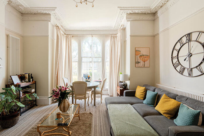 2 Bedroom Flat For Sale In Abbotsford Road, Redland, Bristol, BS6