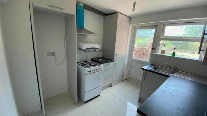 2 Bedroom Maisonette To Rent In Vicarage Farm Road, Hounslow, TW5
