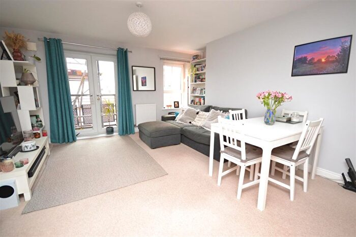 2 Bedroom Flat For Sale In Sinclair Drive, Basingstoke, RG21