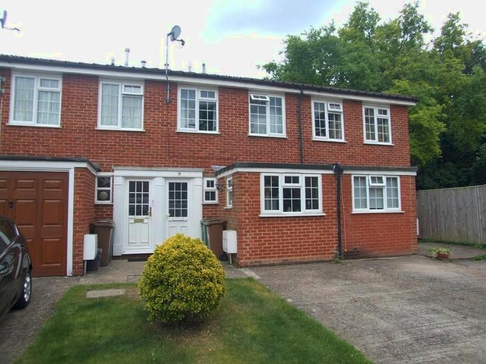 3 Bedroom Property To Rent In Ferndown Close, Sutton, SM2