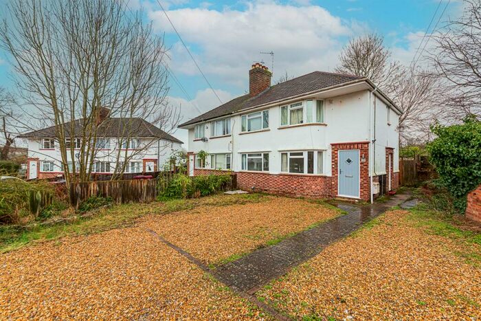 2 Bedroom Maisonette To Rent In Windermere Road, Reading, RG2