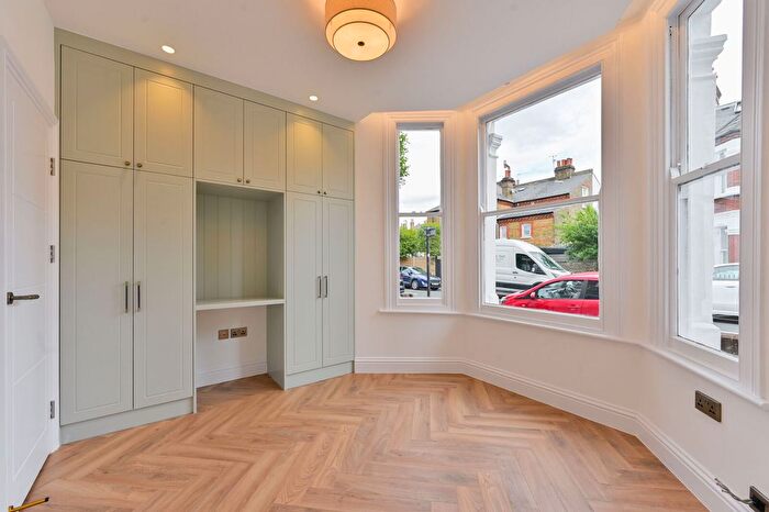 2 Bedroom Flat To Rent In Melody Road, Wandsworth, London, SW18
