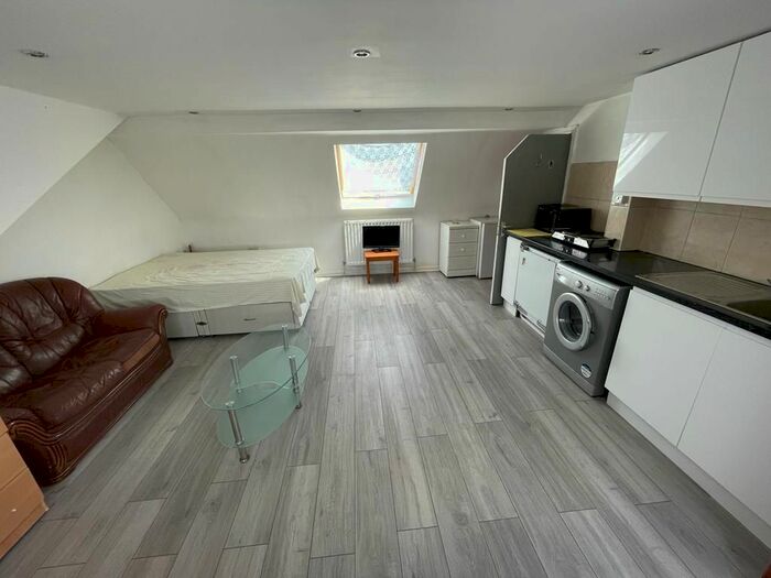 Studio To Rent In Cambridge Terrace, Edmonton, N9