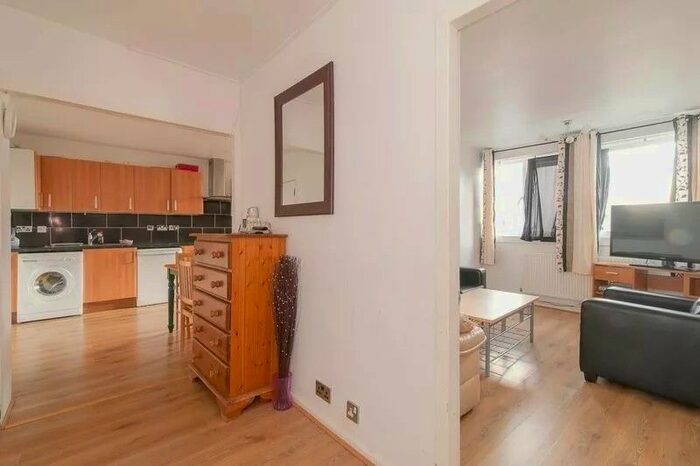 3 Bedroom Flat To Rent In Kimpton House, Fontley Way, London SW15