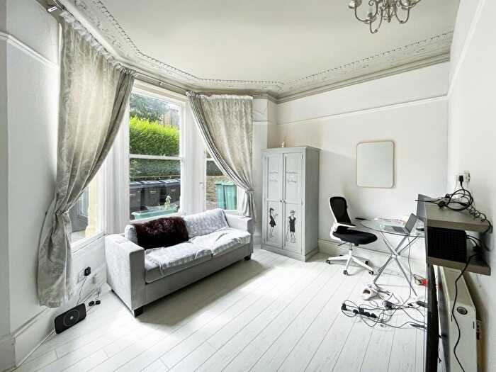 1 Bedroom Flat To Rent In A, Dawson Road, Kilburn, NW2