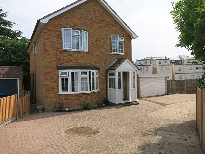 4 Bedroom Detached House To Rent In Rickards Close, Surbiton, KT6