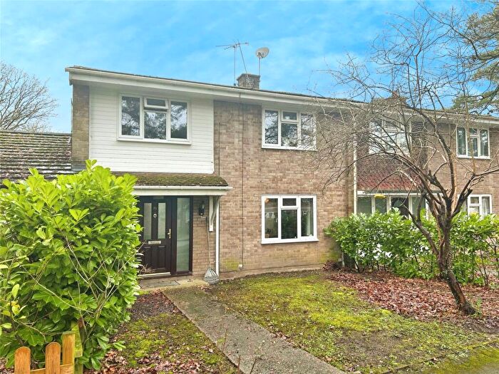 3 Bedroom Terraced House For Sale In College Piece, Mortimer, Reading, Berkshire, RG7