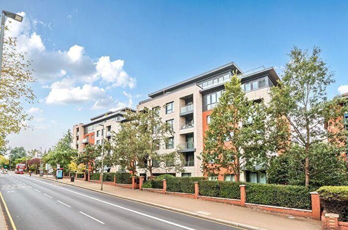 2 Bedroom Flat For Sale In Devonshire House, Putney Hill, London, SW15