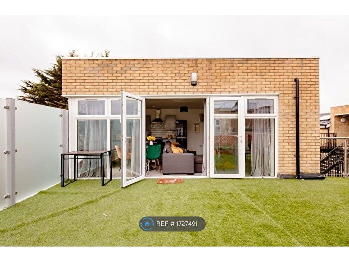 2 Bedroom Flat To Rent In High Road, Chadwell Heath, RM6