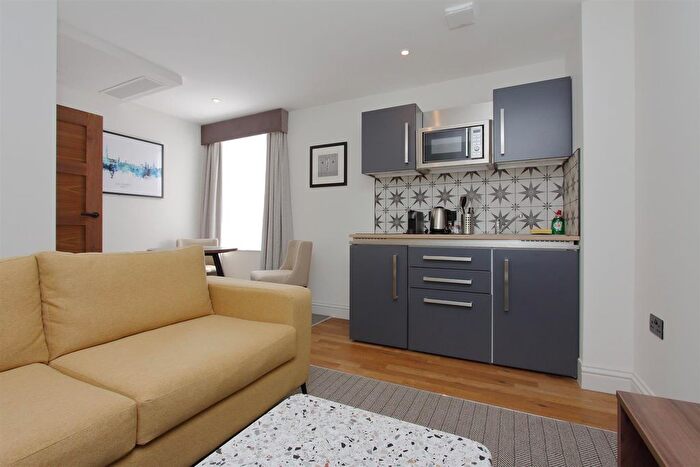 1 Bedroom Flat To Rent In St John Street, Salisbury, SP1