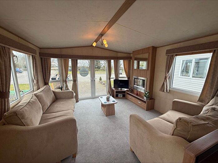 2 Bedroom Mobile/park Home For Sale In Station Road, Moortown, Market Rasen, LN7