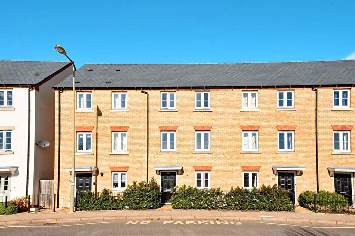 3 Bedroom Town House To Rent In Pioneer Way, Bicester, OX26