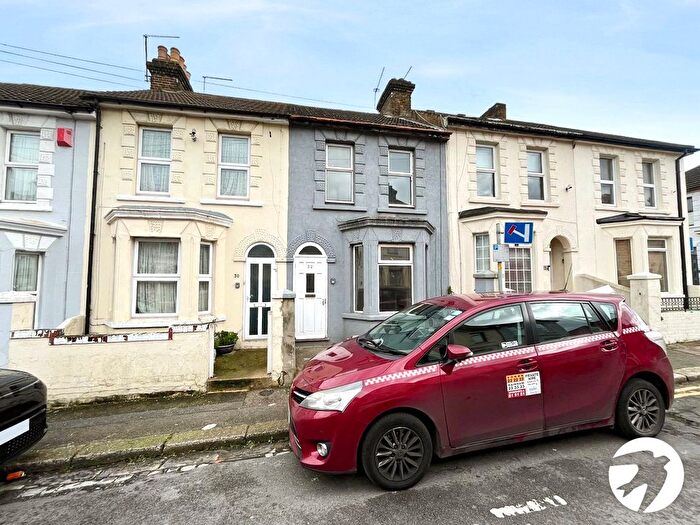 3 Bedroom Terraced House To Rent In Belmont Road, Gillingham, Kent, ME7