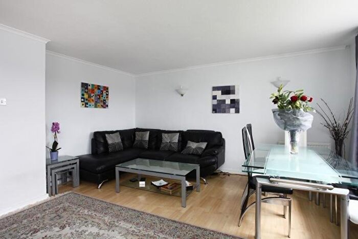 2 Bedroom Flat To Rent In Temple Fortune Lane, Temple Fortune, NW11