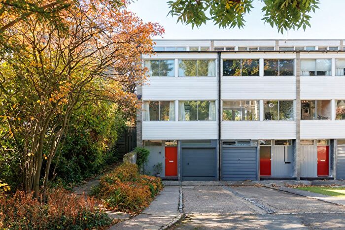 4 Bedroom Semi-detached House For Sale In Morden Road, London, SE3