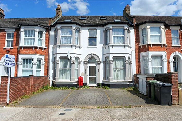 2 Bedroom Flat To Rent In Broadfield Road, Catford, London, SE6