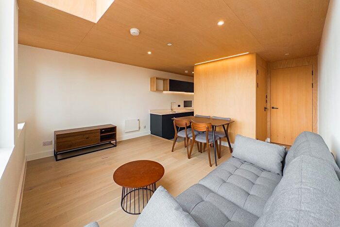 2 Bedroom Flat To Rent In Sky Gardens, Spinners Way, Manchester, M15