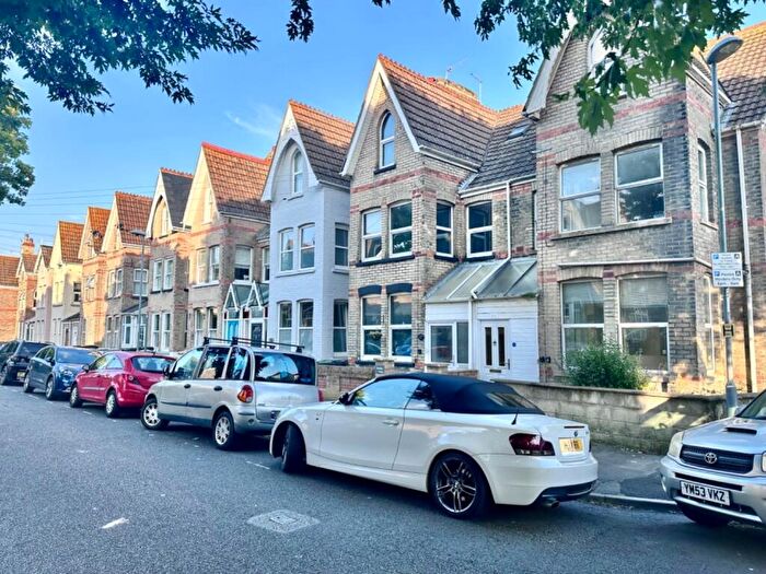 6 Bedroom Town House For Sale In Avenue Road, Weymouth, Dorset, DT4