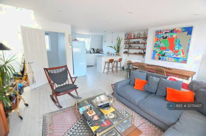 2 Bedroom Flat To Rent In Englands Lane, London, NW3