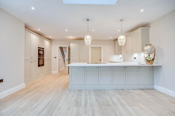 4 Bedroom Detached House For Sale In Hall Lane, Shenfield, Brentwood, CM15