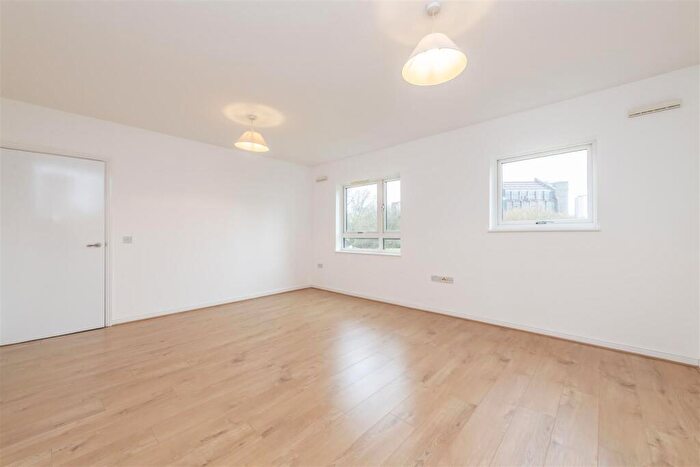 2 Bedroom Apartment To Rent In West Cotton Close, Southbridge, NN4
