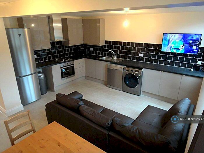 4 Bedroom Maisonette To Rent In Beadnell Court, London, E1