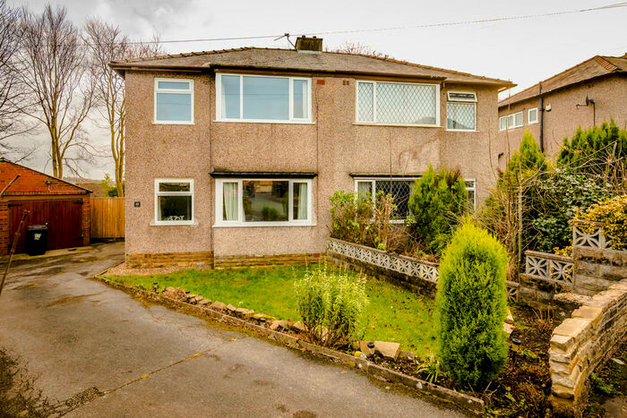 3 Bedroom Semi-Detached House To Rent In Lower Crow Nest Drive., HX3