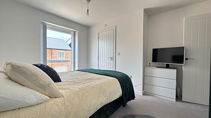 2 Bedroom Maisonette To Rent In Clay Road, Northfleet, DA11