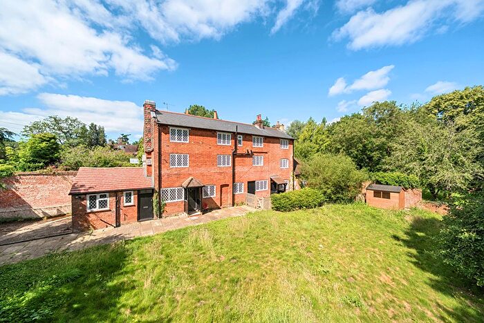 4 Bedroom Detached House For Sale In Tannery Lane, Bramley, GU5