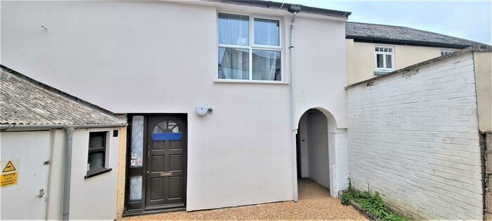 2 Bedroom Mews To Rent In High Street, Holbeach, Spalding, PE12