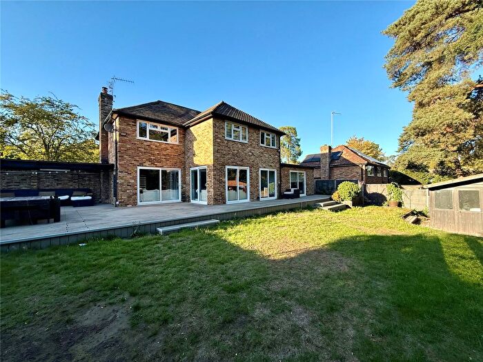 4 Bedroom Detached House For Sale In Chatsworth Heights, Camberley, Surrey, GU15