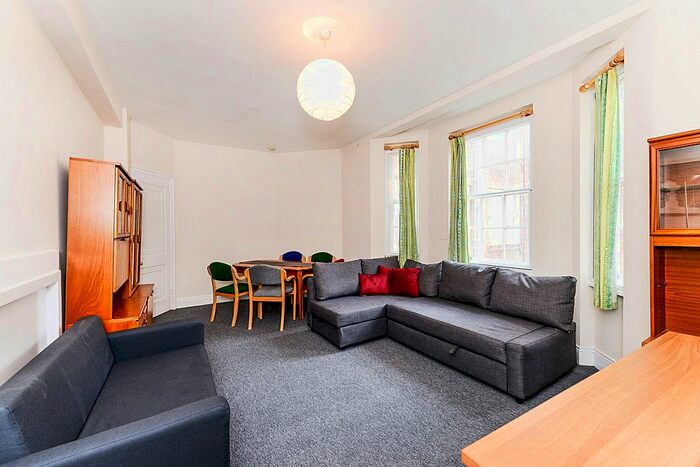2 Bedroom Flat To Rent In Queensway, London, W2