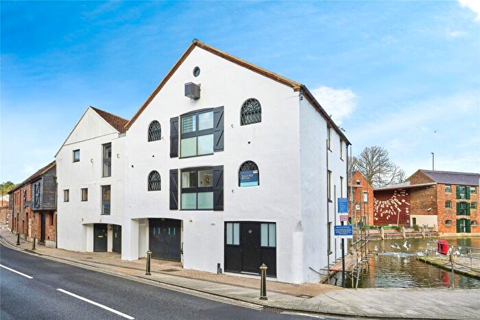 2 Bedroom Flat For Sale In Sea Street, Newport, Isle Of Wight, PO30