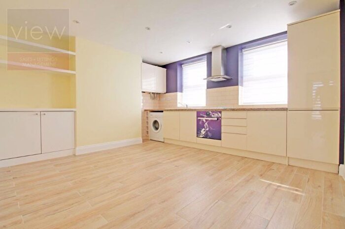 2 Bedroom Flat To Rent In Lewisham Way, London, SE14