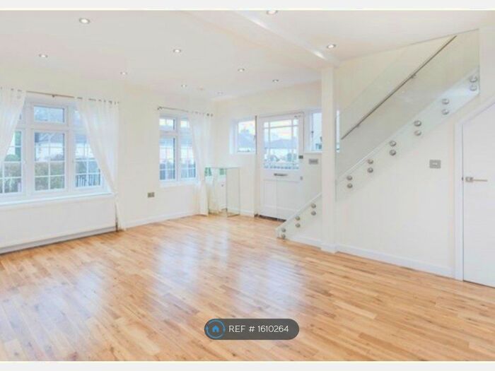 3 Bedroom Semi-Detached House To Rent In Halliwick Road, London, N10