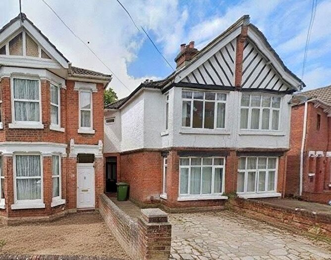 6 Bedroom Semi Detached House To Rent In Devonshire Road, Southampton, SO15