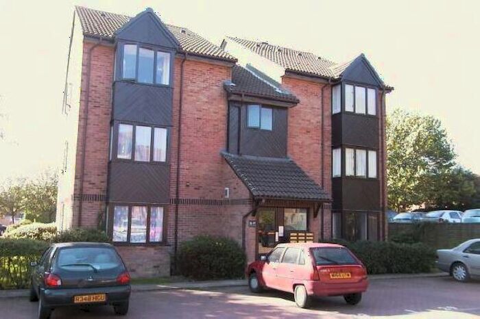 Flat To Rent In Manor Fields, Horsham, RH13