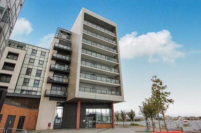 3 Bedroom Flat To Rent In Ferry Court, Cardiff, CF11