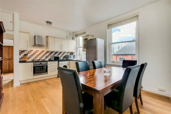 2 Bedroom Flat To Rent In Grafton Mansions, Venn Street, London, SW4